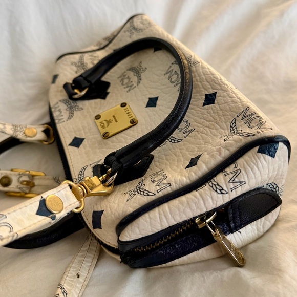 👑✅PRICE FIRM✅ AUTHENTIC White Mini MCM Crossbody Bag - Picture 6 of 17